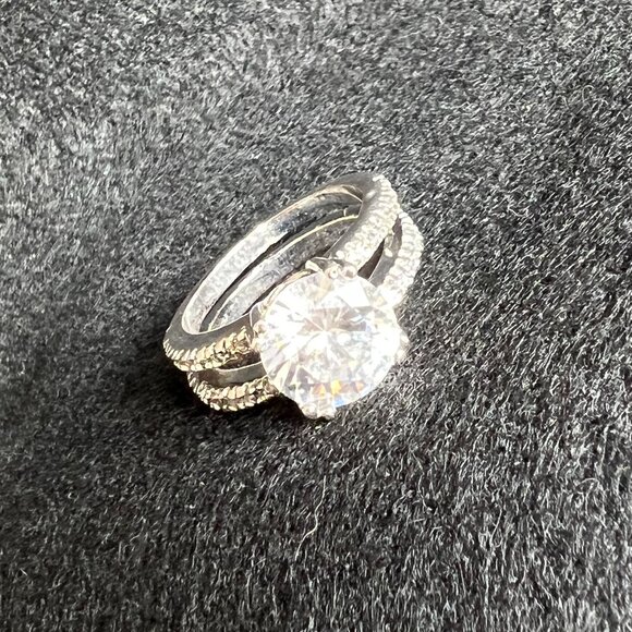 Gorgeous 3ct. QZ Double Band Sterling Silver Ring - Picture 3 of 7